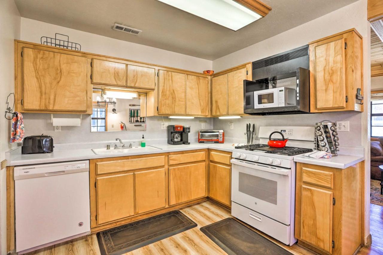 Big Bear Cabin With Deck And Hot Tub, Near Resorts! Big Bear Lake Luaran gambar